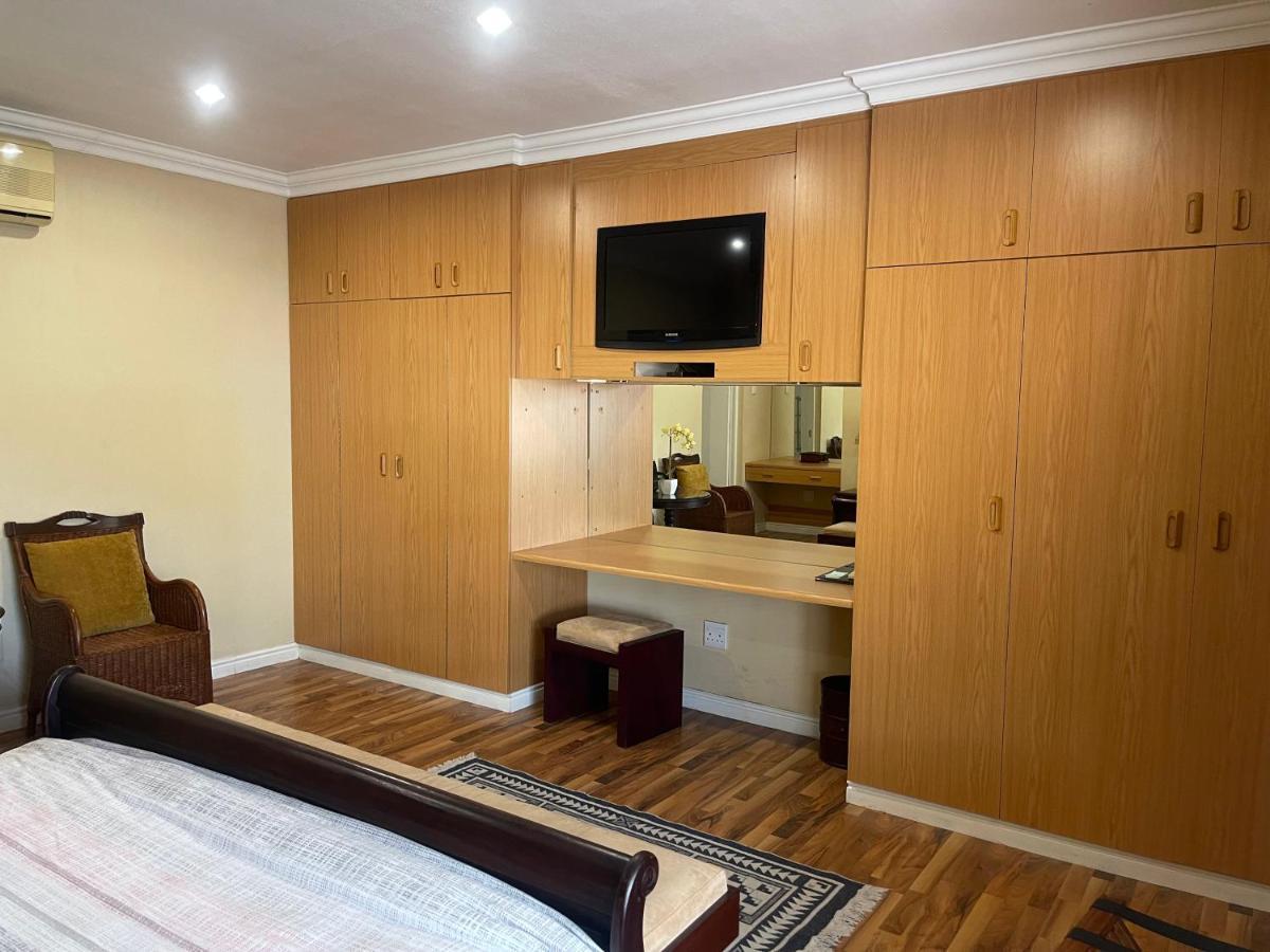 Upper Room Guesthouse Kirkwood ภายนอก รูปภาพ