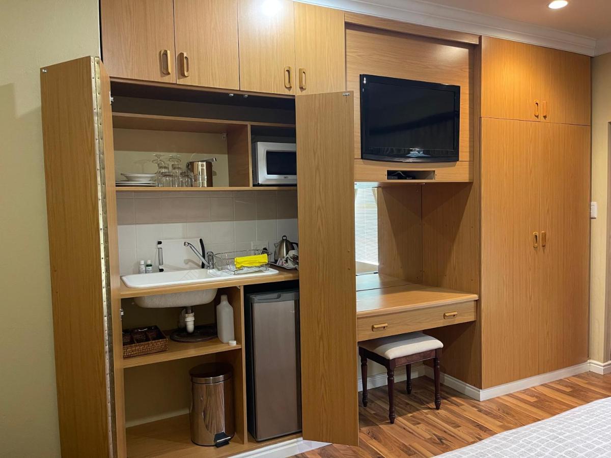 Upper Room Guesthouse Kirkwood ภายนอก รูปภาพ