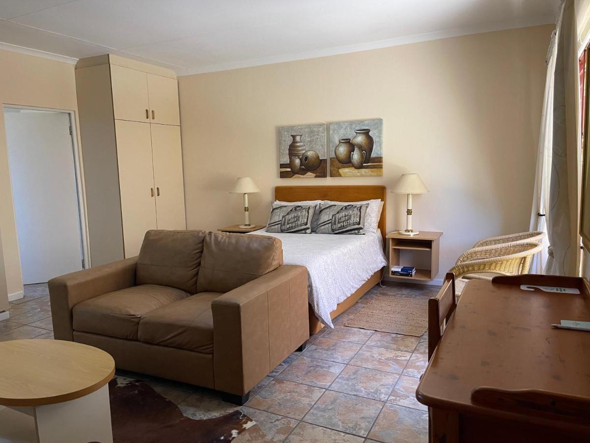 Upper Room Guesthouse Kirkwood ภายนอก รูปภาพ