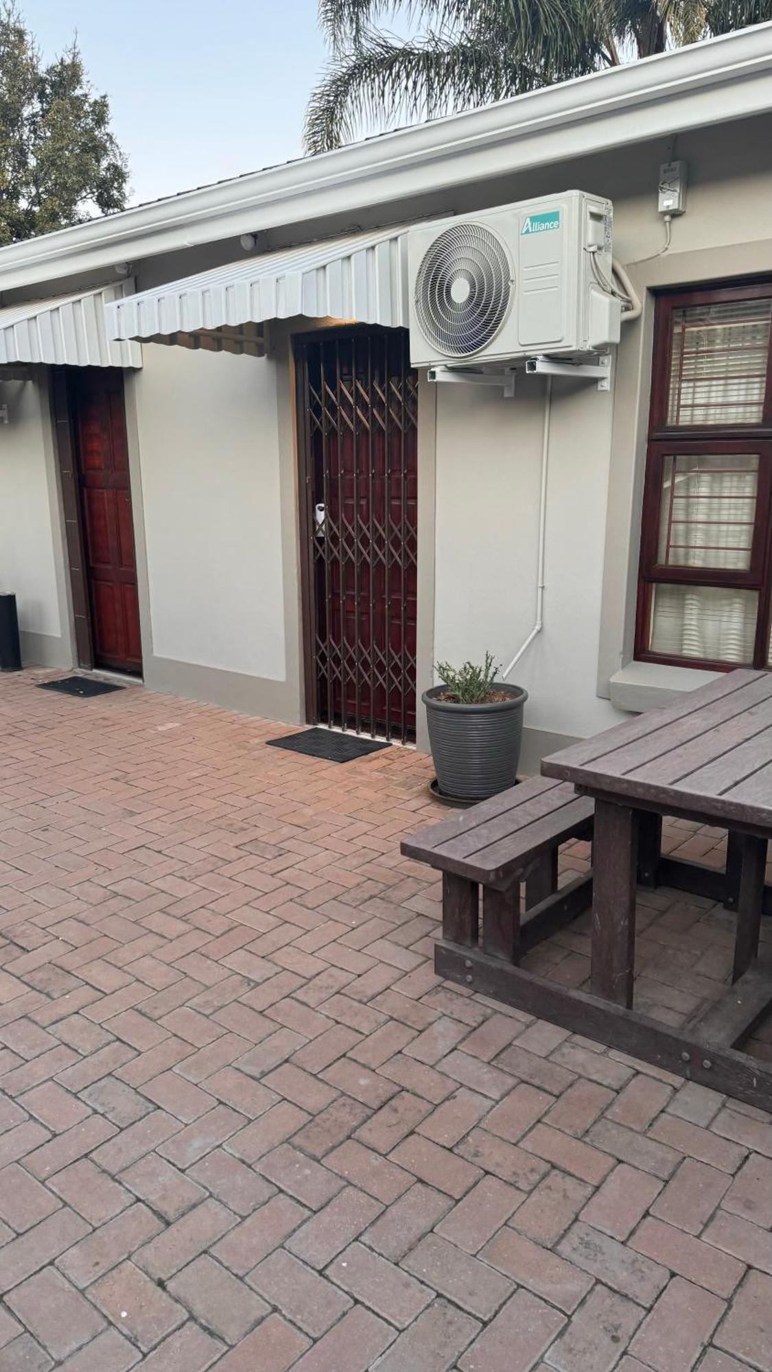 Upper Room Guesthouse Kirkwood ภายนอก รูปภาพ