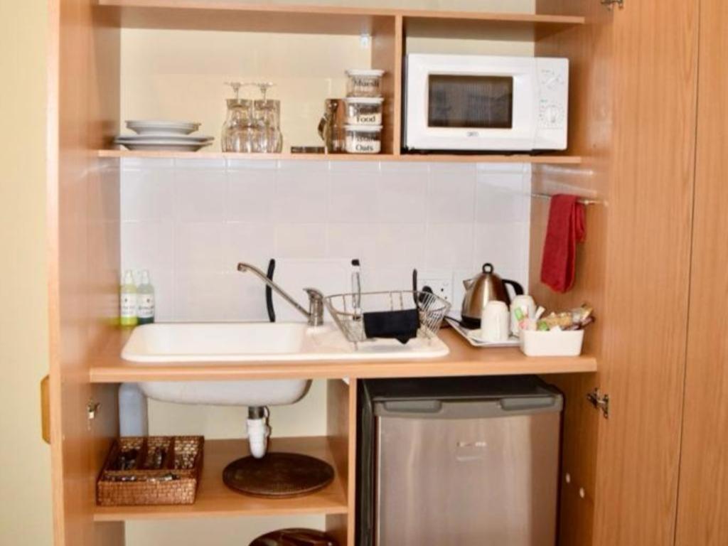 Upper Room Guesthouse Kirkwood ภายนอก รูปภาพ
